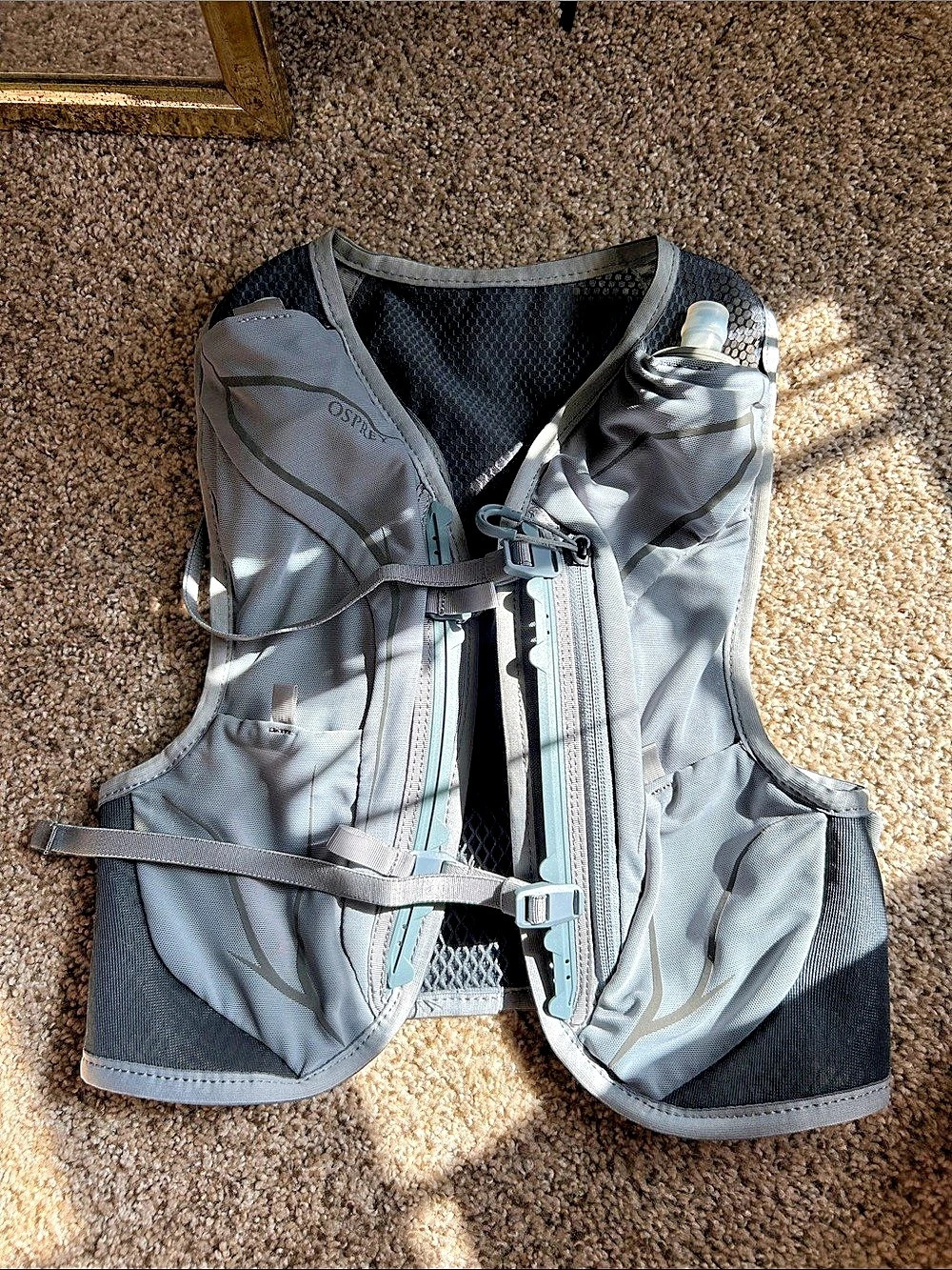 Osprey Dyna LT trail running hydration vest Gray & Black ws 26-30in